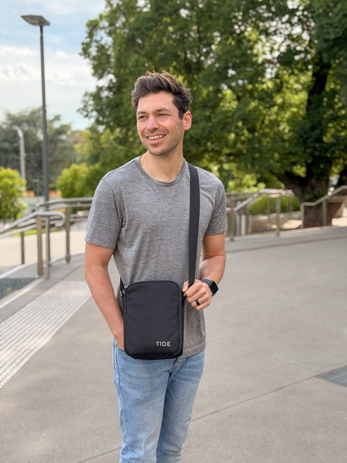 Insulated and stylish crossbody bag for people with diabetes with zipper compartments