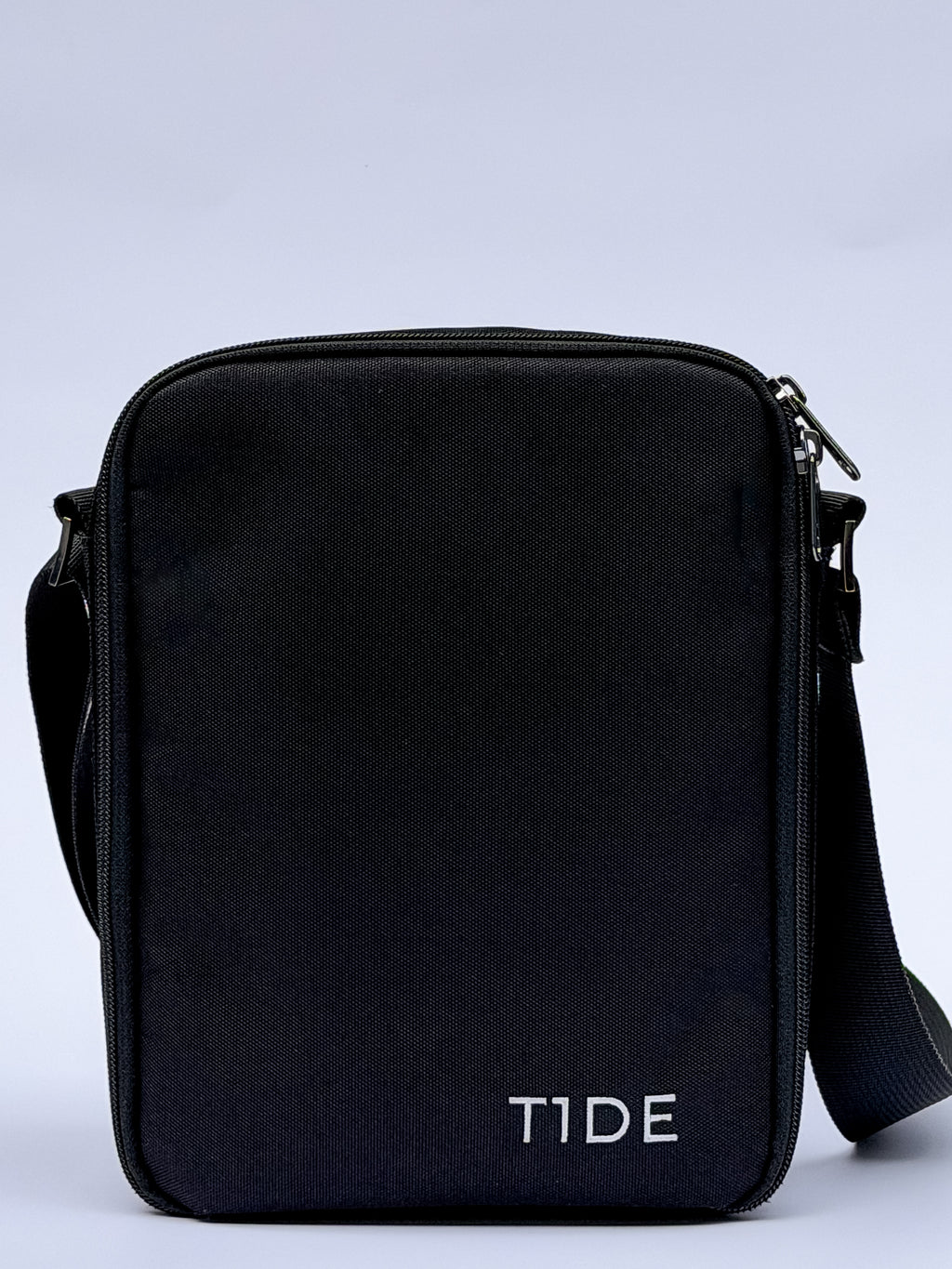 Insulated and stylish crossbody bag for people with diabetes with zipper compartments