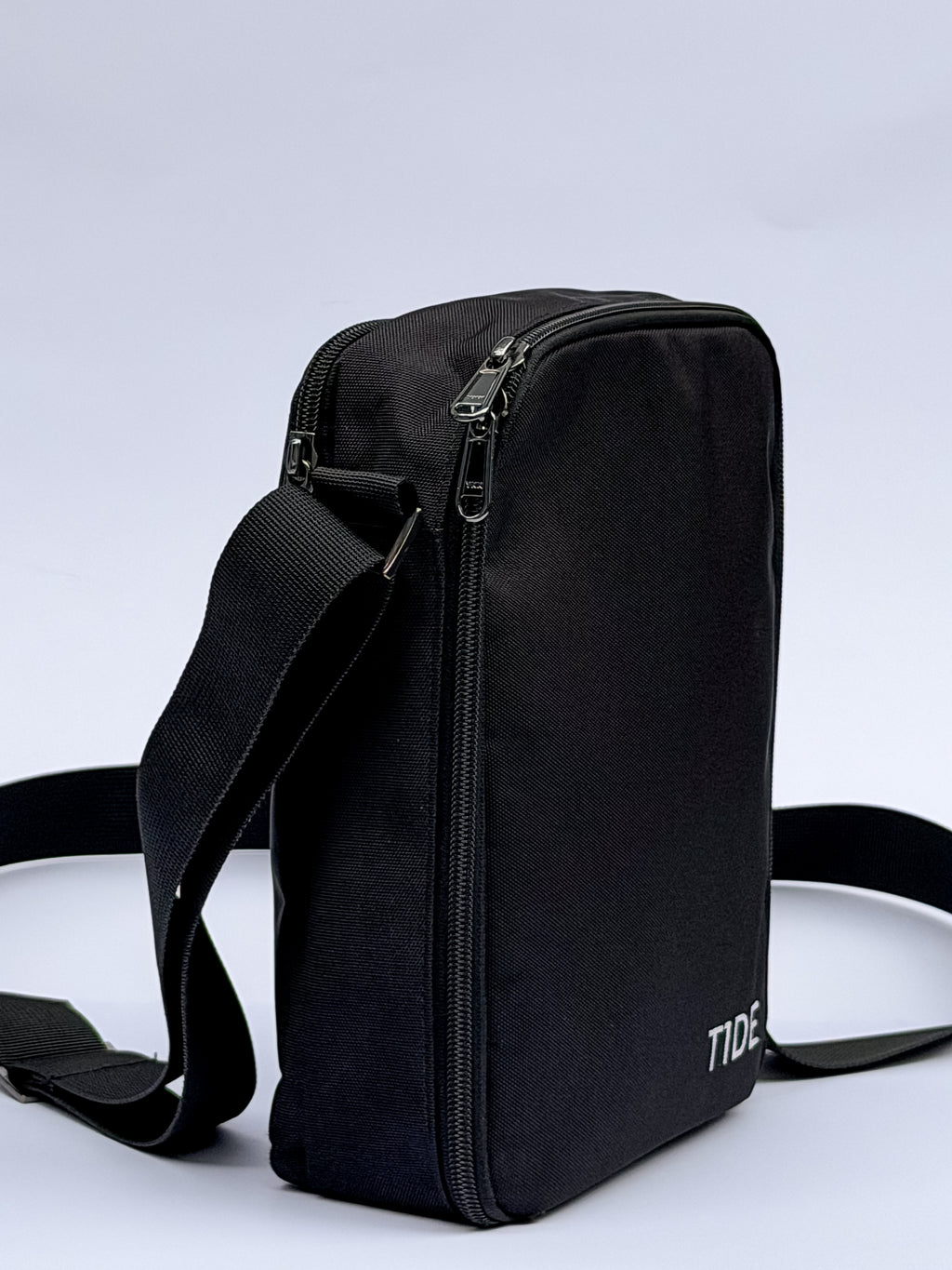 Insulated and stylish crossbody bag for people with diabetes with zipper compartments