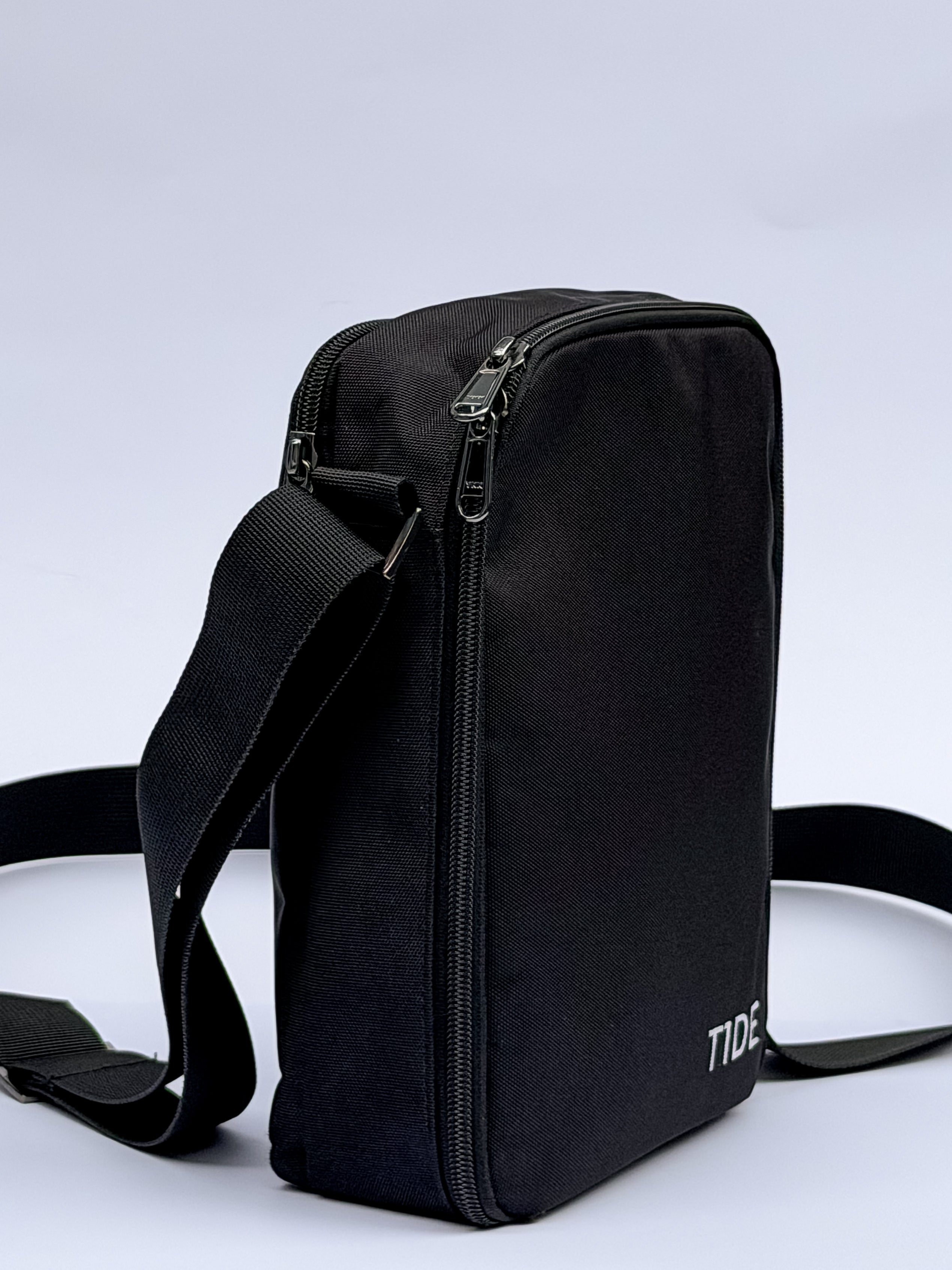 Insulated and stylish crossbody bag for people with diabetes with zipper compartments